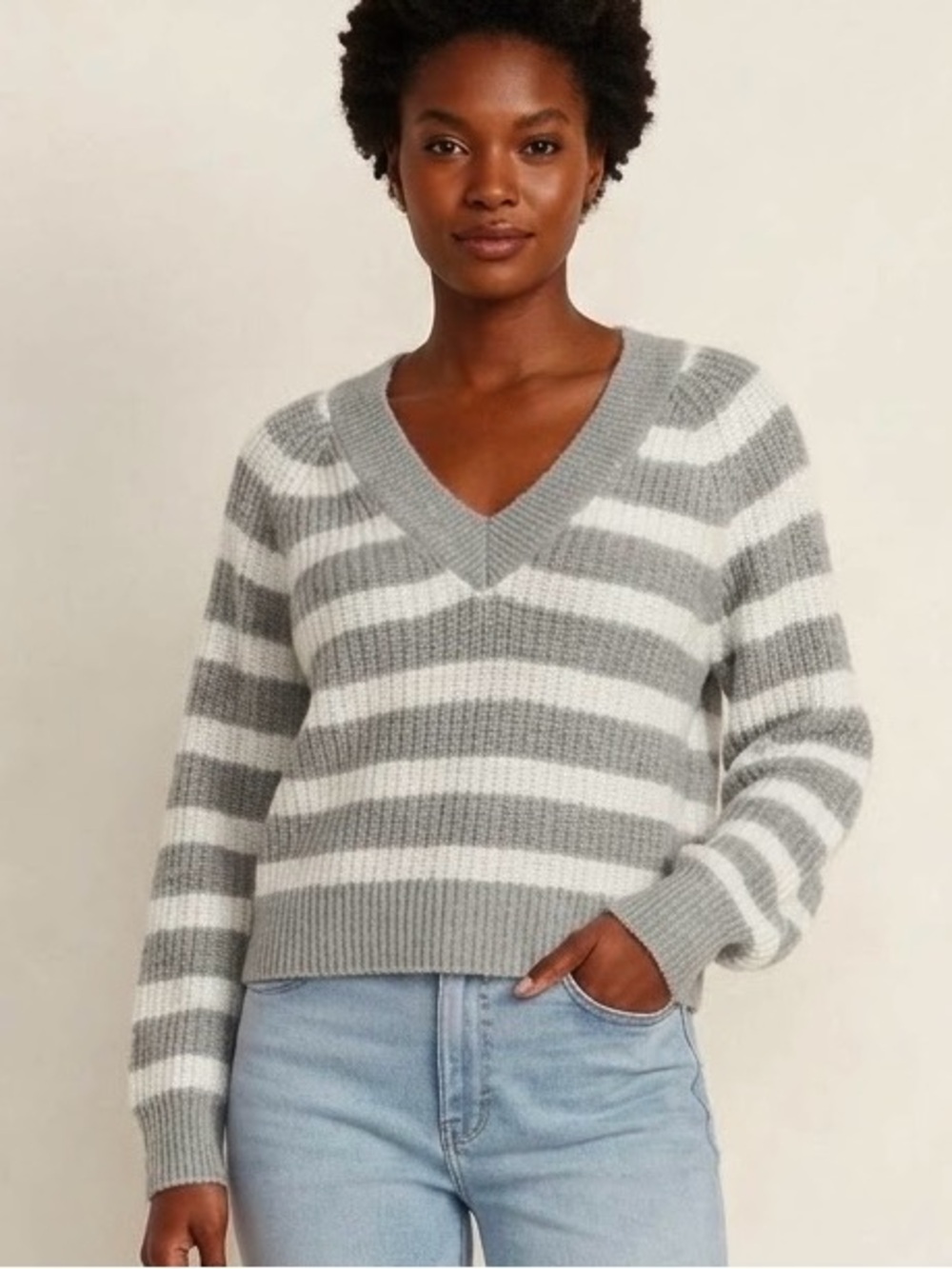A New Day Gray & White Striped V-Neck Chunky Knit Sweater Size Medium